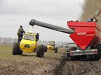 Внесение удобрений пневмоходом Барс 271 в Липецкой области