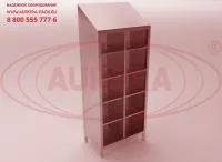 Открытый двустворчатый шкаф с полками
